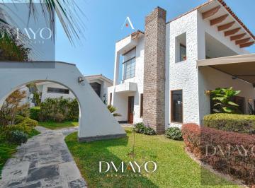 Casa · 276m² · 4 Dormitorios · 4 Estacionamientos · Venta de Casa con 02 Bungalows Independientes