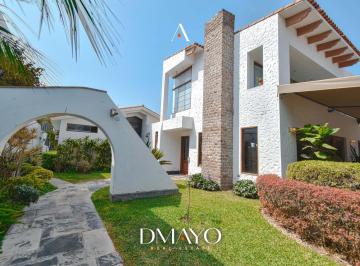 Casa · 276m² · 4 Dormitorios · 4 Estacionamientos · Venta de Casa con 02 Bungalows Independientes