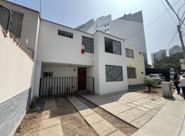 Casa · 146m² · 3 Dormitorios · 2 Estacionamientos · Venta Casa Surquillo Limite San Isidro