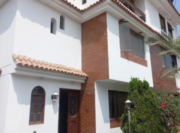 Casa · 151m² · Venta de Hermosa Casa de 3 Pisos + Azotea en Santiago de Surco