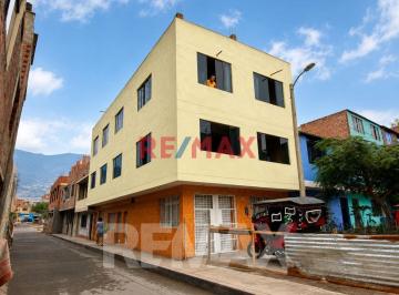 Casa · 314m² · 8 Dormitorios · Venta de Hermosa Casa de 3 Pisos – 90 m²