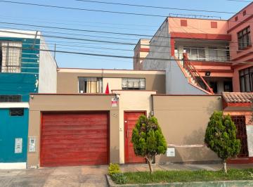 Frontis · Casa Frente a Parque en Salamanca | Cerca Al Jockey Plaza