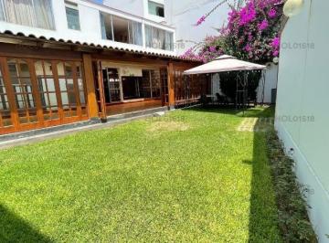 Casa · 413m² · 4 Dormitorios · 4 Estacionamientos · Casa en Venta en Miraflores Us$925,000 Urb Von Humboldt