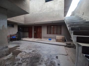 Casa · 196m² · 7 Dormitorios · 1 Estacionamiento · Se Vende Casa en Villa María del Triunfo - Virgen de Lourdes