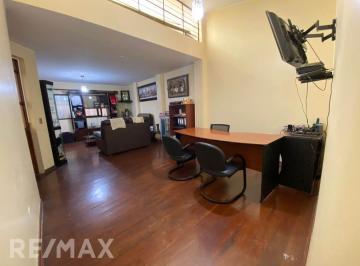 Local comercial · 216m² · 3 Dormitorios · Amplio Local en Primer Piso Para Negocios - 216 m² - Miraflores