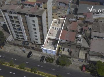 Casa · 2002m² · 5 Dormitorios · 4 Estacionamientos · Venta de Terreno Doble Frente Ideal Para Negocios Altura 6 Pisos
