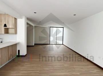 Casa de 5 habitaciones, Chiclayo · Venta de Casa Moderna de 3 Pisos Frente a Parque en La Urb. Cerrada Los Nogales