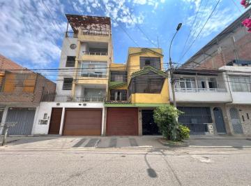 Casa · 313m² · 5 Dormitorios · 1 Estacionamiento · Venta de Casa en Comas