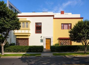 Casa de 6 habitaciones, Lima · Venta de Casa en Esquina de 3 Pisos en San Antonio – Miraflores | Excelente Ubicación