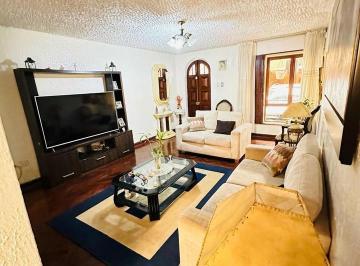Casa · 195ha · 5 Dormitorios · 1 Estacionamiento · Surco, Urb. San Ignacio de Loyola Ampliación, Casa en Venta de 3 Pisos