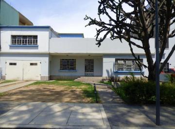 Casa · 543m² · Venta de Casa Como Terreno_ San Isidro