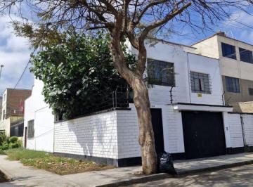 Casa de 4 habitaciones, Lima · Chorrillos - Venta Casa Como Terreno Cerca Parque Fátima $250,000