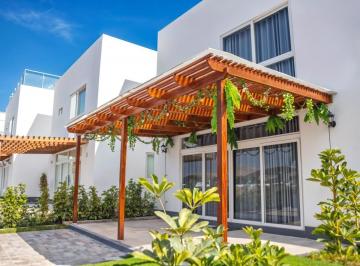 Casa · 260m² · 4 Dormitorios · 3 Estacionamientos · Laguna Beach – Cerro Azul. Ciudad Vacacional Para Vivir, Descansar E Invertir