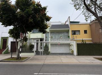 Casa · 350m² · 4 Dormitorios · 3 Estacionamientos · Casa en San Isidro