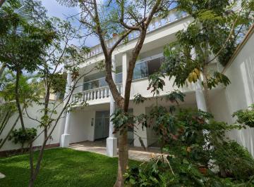 Casa · 350m² · 4 Dormitorios · 3 Estacionamientos · Casa en Alquiler en San Isidro| Amplio Jardin | 350 m²