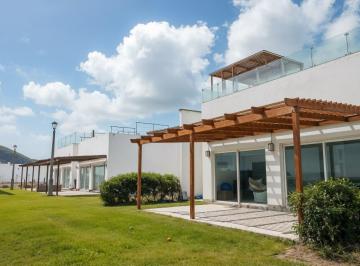 Casa · 279m² · 4 Dormitorios · 3 Estacionamientos · Laguna Beach – Cerro Azul. Ciudad Vacacional Para Vivir, Descansar E Invertir