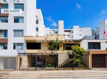 Casa de 5 habitaciones, Lima · Casa en Venta en Miraflores – Para Remodelar