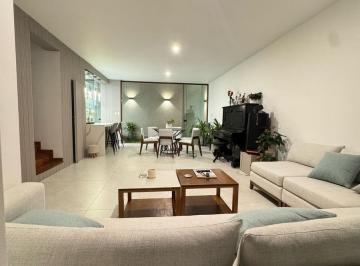 Casa · 175m² · 4 Dormitorios · 2 Estacionamientos · Casa en Venta El Derby Monterrico Santiago de Surco