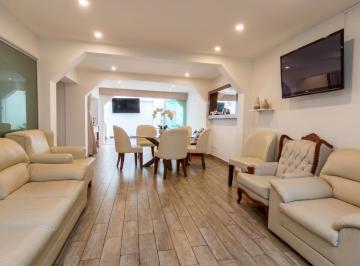 Casa · 360m² · 6 Dormitorios · Casa en San Antonio