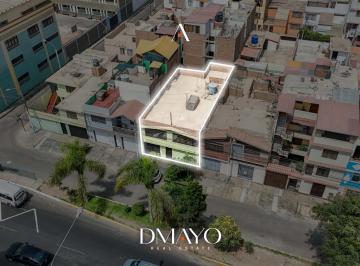Casa · 246m² · 7 Dormitorios · 2 Estacionamientos · Venta de Casa en Av Venezuela - La Perla | Ubicacion Estrategica y de Gran Conectividad
