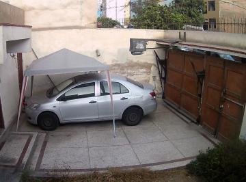 Terreno / Lote · 300m² · Se Vende Casa Como Terreno | 300 m² | Parám Para 6 Pisos | Miraflores