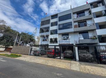 Departamento de 3 habitaciones, Lima · Departamento Vista a Parque Cerca Al Óvalo Higuereta — 3 Dorm. | Estacionamiento