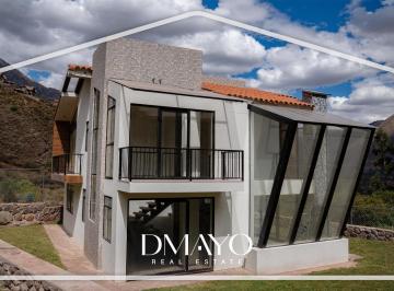 Casa · 200m² · 4 Dormitorios · 3 Estacionamientos · Casa de Campo en Urubamba Muy Cerca a Ollantaytambo Para Inversión o Uso Propio