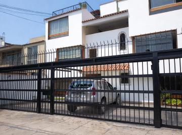 Departamento · 112m² · 3 Dormitorios · 1 Estacionamiento · Vendo Departamento Remodelado en Primer Nivel con Terraza – Urb. Higuereta!