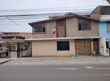 Casa · 336m² · 5 Dormitorios · 1 Estacionamiento · Casa en Esquina 168 m² 03pisos Zona B San Juan de Miraflores