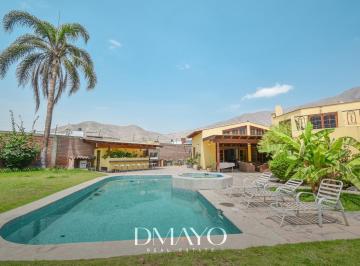 Casa · 518m² · 4 Dormitorios · 4 Estacionamientos · Venta de Casa en Sol de La Molina 1350 m² de 4habs con Piscina y Jacuzzi