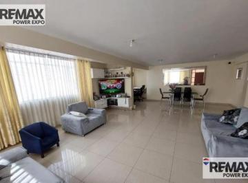 Casa · 759m² · 4 Dormitorios · 6 Estacionamientos · Casa en Piñonate