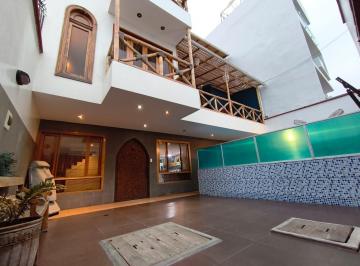 Casa · 406m² · 9 Dormitorios · 2 Estacionamientos · Casa de Playa de Lujo en Miramar – Punta Hermosa | 406 m² Construidos | Piscina | 9 Dorm.