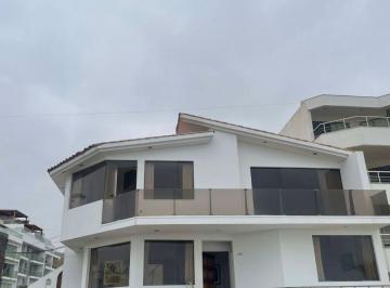 Casa de 6 habitaciones, Lima · ¡Vive Frente Al Mar! Casa Única en Esquina en Santa María del Mar