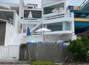 Casa · 155m² · 4 Dormitorios · 4 Estacionamientos · Venta de Linda Casa en Pulpos Frente Al Mar
