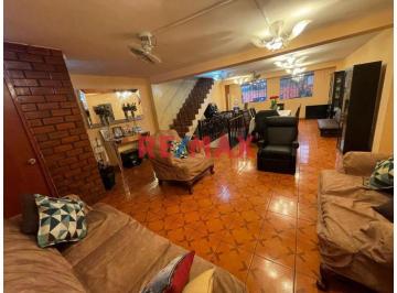 Casa de 6 habitaciones, Lima · Casa de 5 Pisos con Local Comercial en Venta - 301 m² Construidos - La Victoria