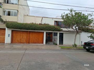 Casa de 4 habitaciones, Lima · Venta de Amplia Casa en Urb. Los Rosales