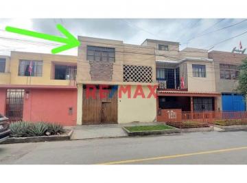 Casa de 3 habitaciones, Lima · Venta de Casa a Pocos Pasos de Universidades - Av Huandoy con 2 de Octubre - Excelente Ubicación.