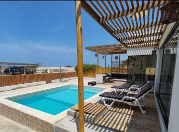 Casa · 168m² · 4 Dormitorios · 2 Estacionamientos · Casa en Venta Frente Al Mar en Vichayito con Piscina Privada