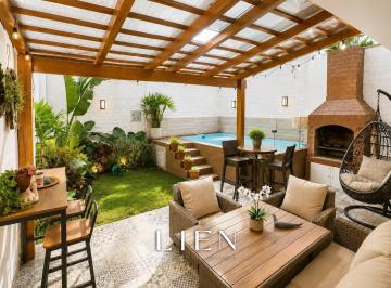 Casa · 240m² · 4 Dormitorios · 2 Estacionamientos · Venta Casa Remodelada El Remanso, La Molina