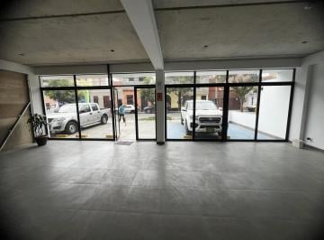 Local comercial · 138m² · 2 Estacionamientos · Local Frente Vitrina a Calle en Doming Casanova