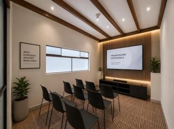 Oficina comercial de 3 habitaciones, Lima · Departamento de Amplias Dimensiones y Terraza Enorme en Surco