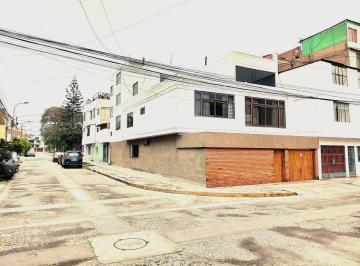 Casa de 11 habitaciones, Lima · Casa en Urbanización Elio, Cercado - Remodelada