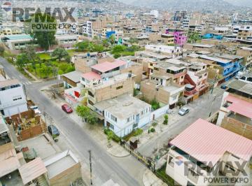 CERCA A PARQUES Y COLEGIOS · Venta de Casa Como Terreno Esquina en Sjm Cerca Al Tren y Parque