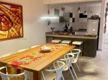 Casa de playa · 262m² · 4 Dormitorios · 6 Estacionamientos · Se Alquila Linda Casa en Primera Fila en Playa Punta Corrientes