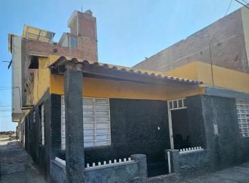 Casa de 3 habitaciones, Trujillo · Vendo Casa Como Terreno en Esquina, Uso Comercial Frente a Plaza Principal de Buenos Aires, Trujillo