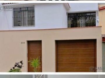 Casa · 300ha · 5 Dormitorios · 1 Estacionamiento · Casa en Alquiler 160 Mt