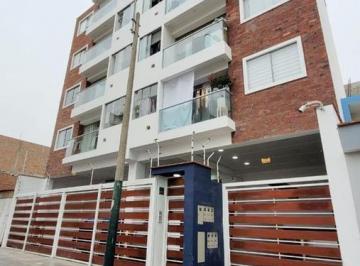 Departamento · 72m² · 2 Dormitorios · Se Vende Departamento en Primer Piso de 2 Hab y Patio en Los Ficus - Surco