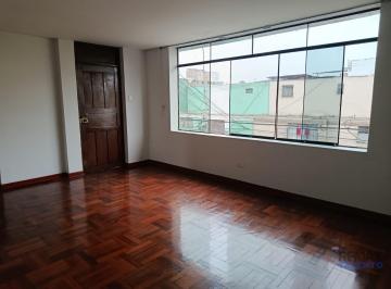 SALA CON VISTA EXTERIOR · Departamento a La Venta en Breña