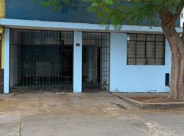 Casa de 4 habitaciones, Lima · Venta de Casa Frente a Parque en Surco