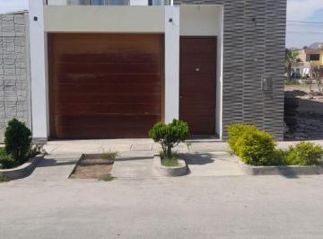 Casa de 6 habitaciones, Huaral · Vendo Moderna Casa 3 Pisos en Huaral | Frente a Parque